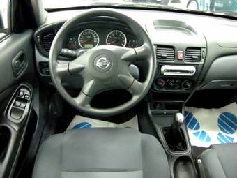 2007 Nissan Almera Pictures