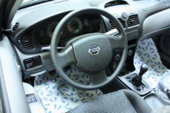 2009 Nissan Almera Images