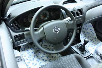 2010 Nissan Almera Pictures