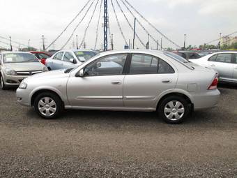 2010 Nissan Almera Photos