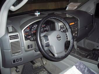 2004 Nissan Armada Pictures