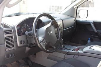 2004 Nissan Armada Pictures