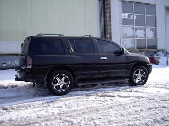 2004 Nissan Armada Pictures