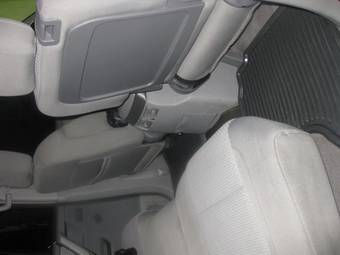 2004 Nissan Armada Photos
