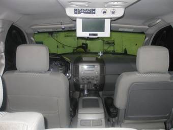 2004 Nissan Armada Photos