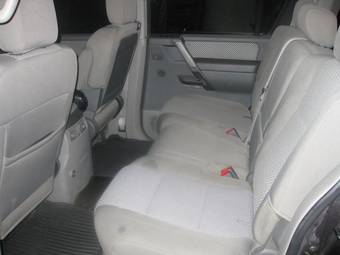 2004 Nissan Armada Pictures