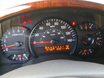 2004 Nissan Armada Pictures