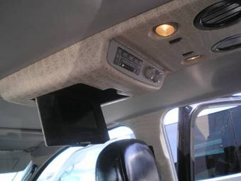 2004 Nissan Armada Images