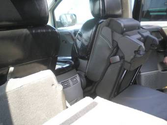 2004 Nissan Armada Pictures