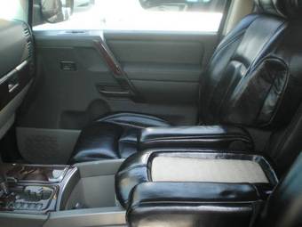 2004 Nissan Armada Pictures