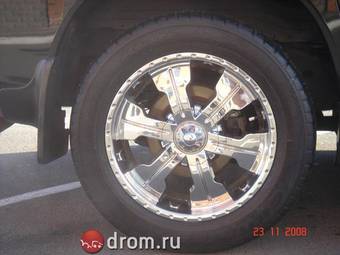 2004 Nissan Armada Pictures