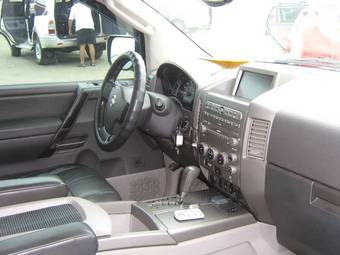 2004 Nissan Armada Photos