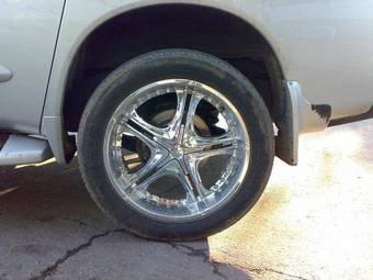 2004 Nissan Armada Pics