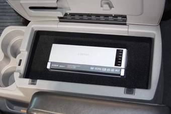 2004 Nissan Armada Pictures