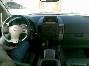 2004 Nissan Armada Images