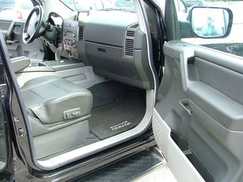 2005 Nissan Armada Pictures