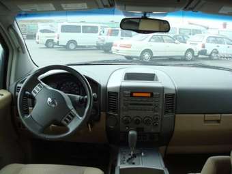 2005 Nissan Armada Pics