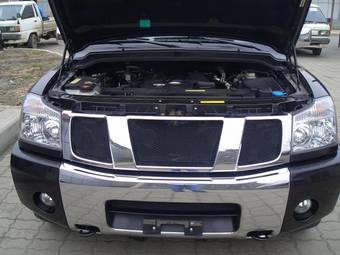 2005 Nissan Armada Pictures