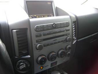 2005 Nissan Armada Pictures