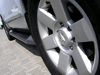 2005 Nissan Armada Photos