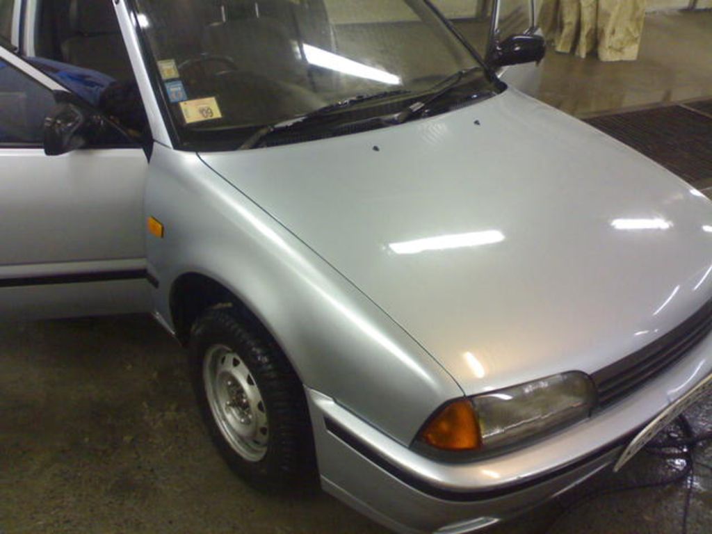 1992 Nissan Avenir