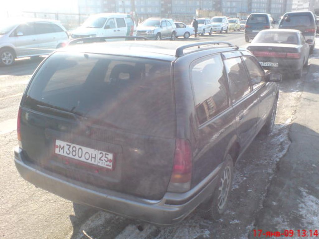 1994 Nissan Avenir