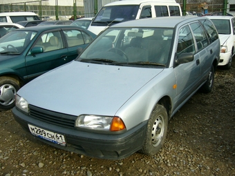 1996 Nissan Avenir