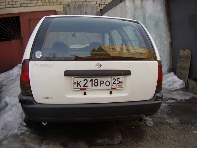 1998 Nissan Avenir