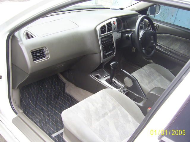 1998 Nissan Avenir