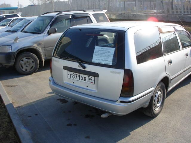 1998 Nissan Avenir