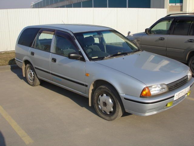 1998 Nissan Avenir