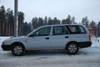1998 Nissan Avenir Pictures
