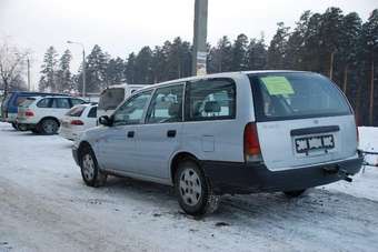 1998 Nissan Avenir Photos