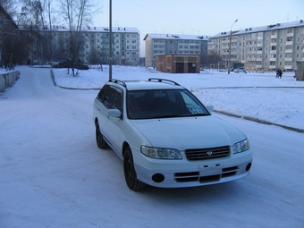 1999 Nissan Avenir