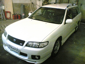 1999 Nissan Avenir