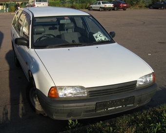 1999 Nissan Avenir