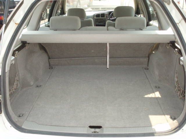 1999 Nissan Avenir