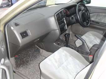 1999 Nissan Avenir Photos