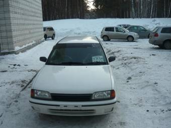 1999 Nissan Avenir Photos