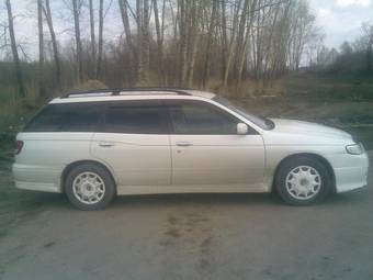 1999 Nissan Avenir Photos