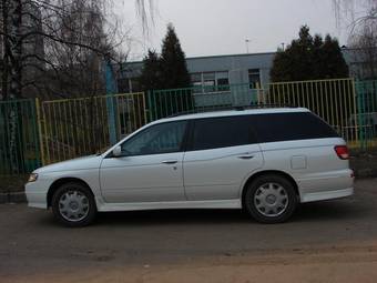 1999 Nissan Avenir Images