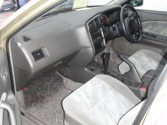 1999 Nissan Avenir Photos