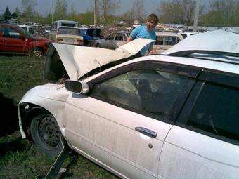 1999 Nissan Avenir Photos