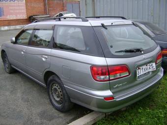 1999 Nissan Avenir Photos