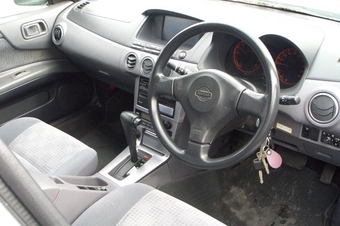 Nissan avenir 2000
