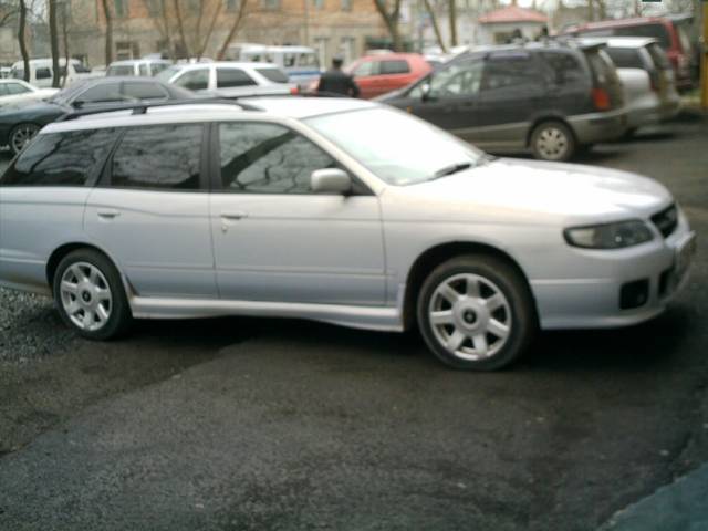 2000 Nissan Avenir