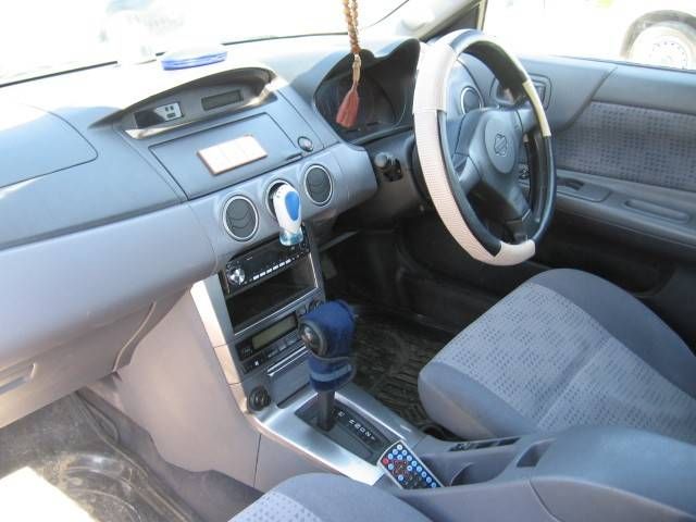 2000 Nissan Avenir