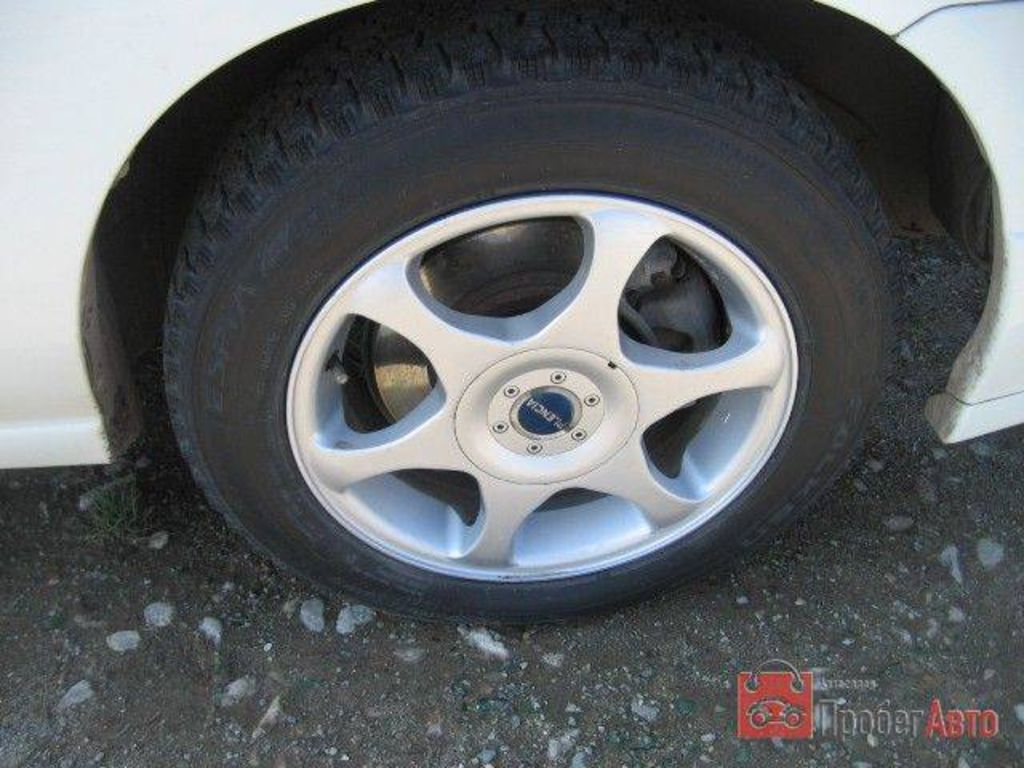 2000 Nissan Avenir