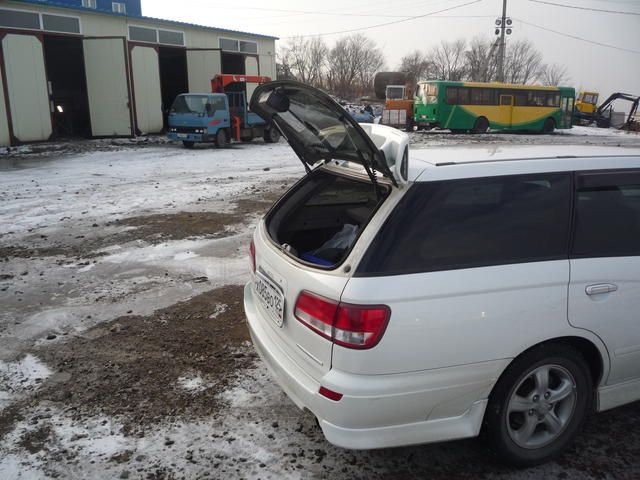 2000 Nissan Avenir