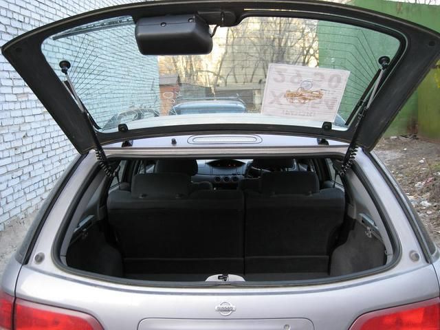 2000 Nissan Avenir